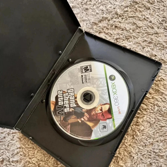 Grand Theft Auto IV 4 (Microsoft Xbox 360, 2009) - Picture 3 of 3